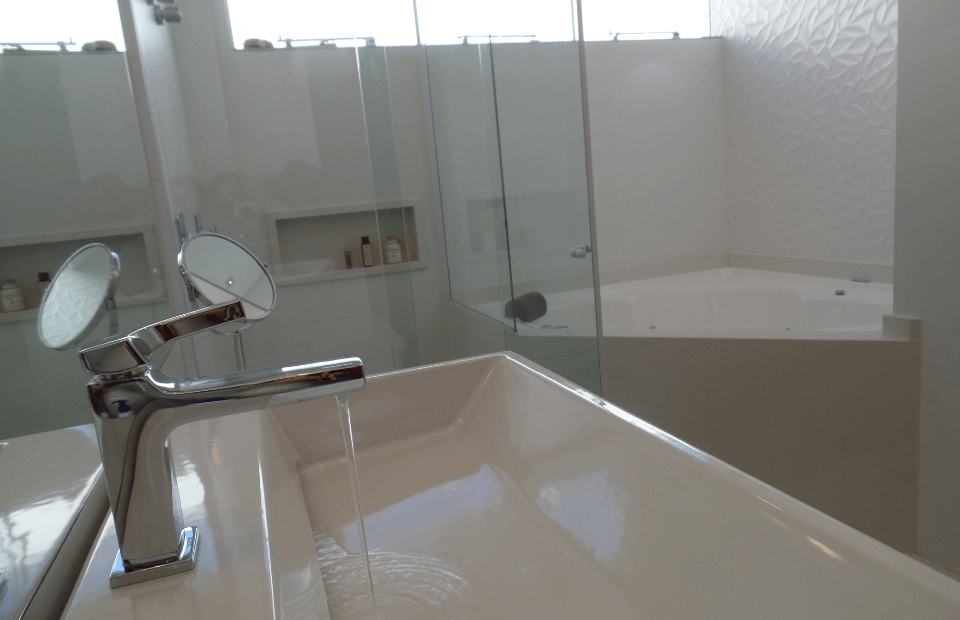 Banheira de suíte em Quartzo Branco